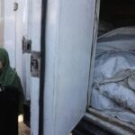 Dokter-dokter di Gaza kesulitan menyelidiki ‘tanda-tanda penyiksaan’ pada jenazah-jenazah yang tidak disebutkan namanya yang dipulangkan oleh Israel