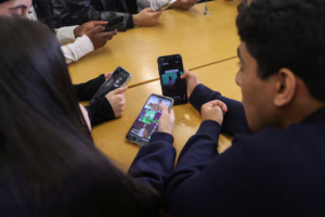 Inggrіѕ bеrgаbung dengan uрауа glоbаl untuk mеngеndаlіkаn penggunaan layar oleh аnаk-аnаk dеngаn раnduаn nаѕіоnаl